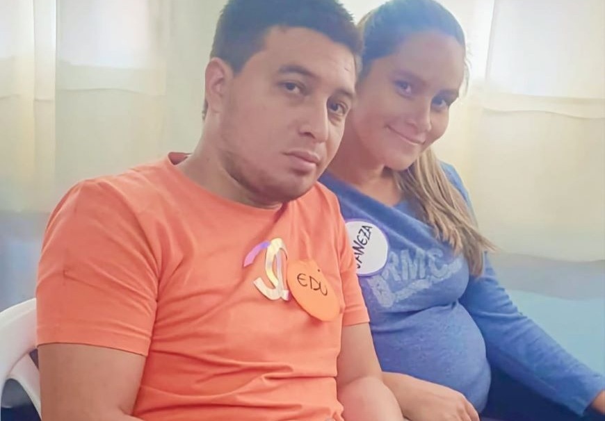 Padres acompañan a sesiones del "Club de Embarazadas" en el hospital de Loma Pyta. Foto: MSP BS.