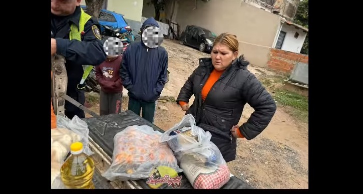 La mujer quedó detenida. Foto: Captura.