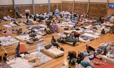 Víctimas de las inundaciones se refugian en el barrio Menino Deus en Porto Alegre, Brasil. Imagen: NELSON ALMEIDA/AFP