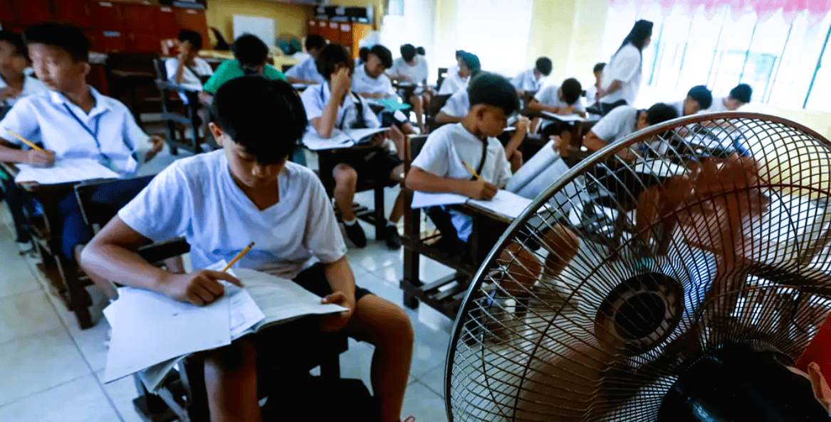 "Esto es debido al índice de calor peligroso de hasta 45 grados, de acuerdo con la Oficina de Reducción de Desastres de Manila", dijo el Ayuntamiento. Foto: Rolex de la Pena/EPA/DW