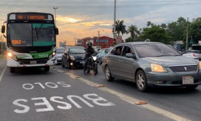 Suman 435 los conductores de vehículos particulares sancionados por circular sobre el carril dedicado al desplazamiento de los buses. Foto: IP