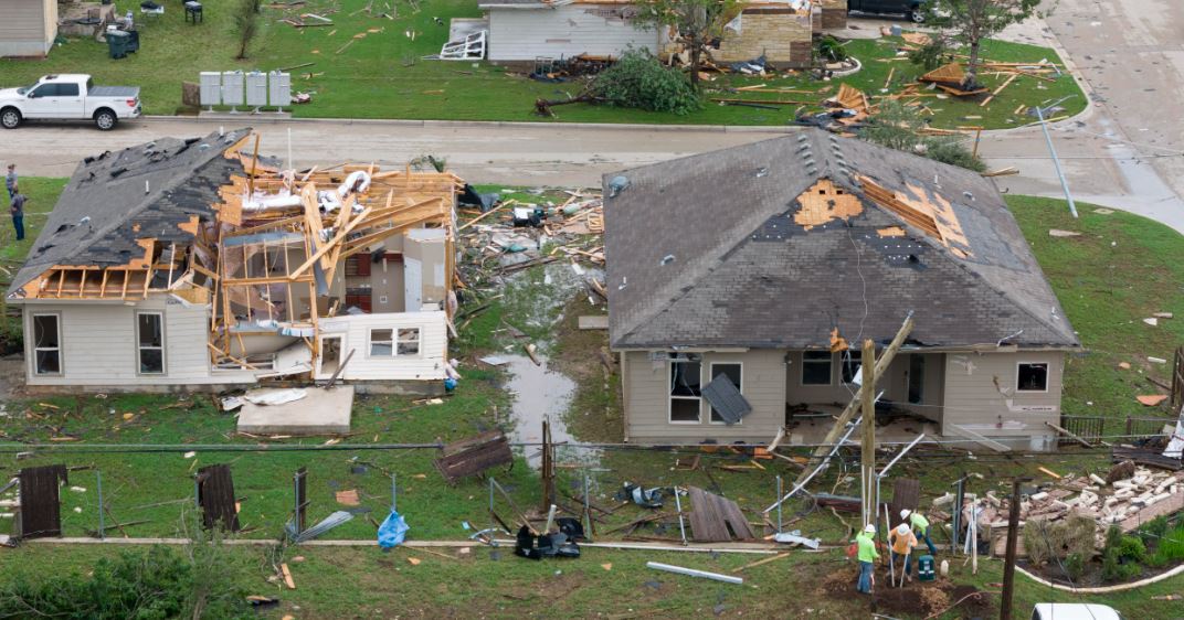 Un amplio rastro de destrucción dejó un tornado este domingo en Texas, Oklahoma y Arkansas. Foto: DW.