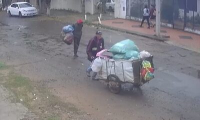 El delincuente se retiró tranquilamente. Foto: Captura.