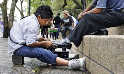 El trabajo infantil también tiene lugar en zonas urbanas. Imagen: ImageBROKER/IMAGO