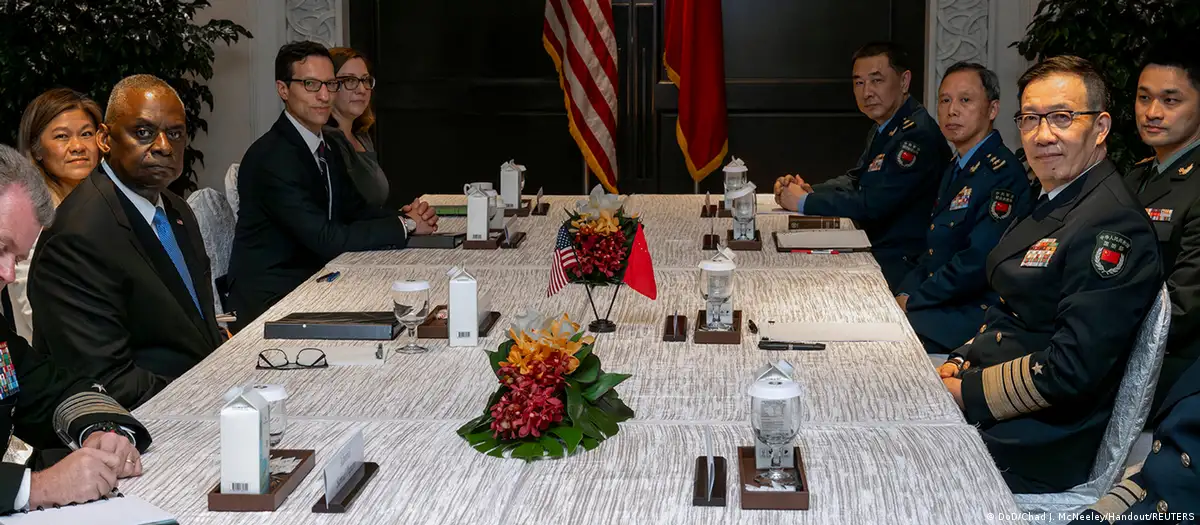 Los ministros de Defensa de EE. UU. y China asistieron a una reunión en Singapur el 31 de mayo de 2024.Imagen: DoD/Chad J. McNeeley/Handout/REUTERS/DW