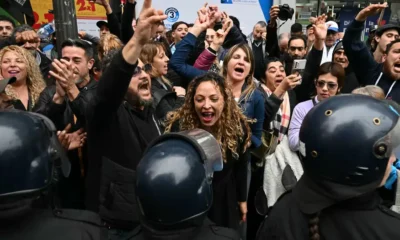 Manifestantes protestan en Buenos Aires contra los planes de reforma de Javier Milei, el 12 de junio de 2024 Imagen: Luis Robayo/DW