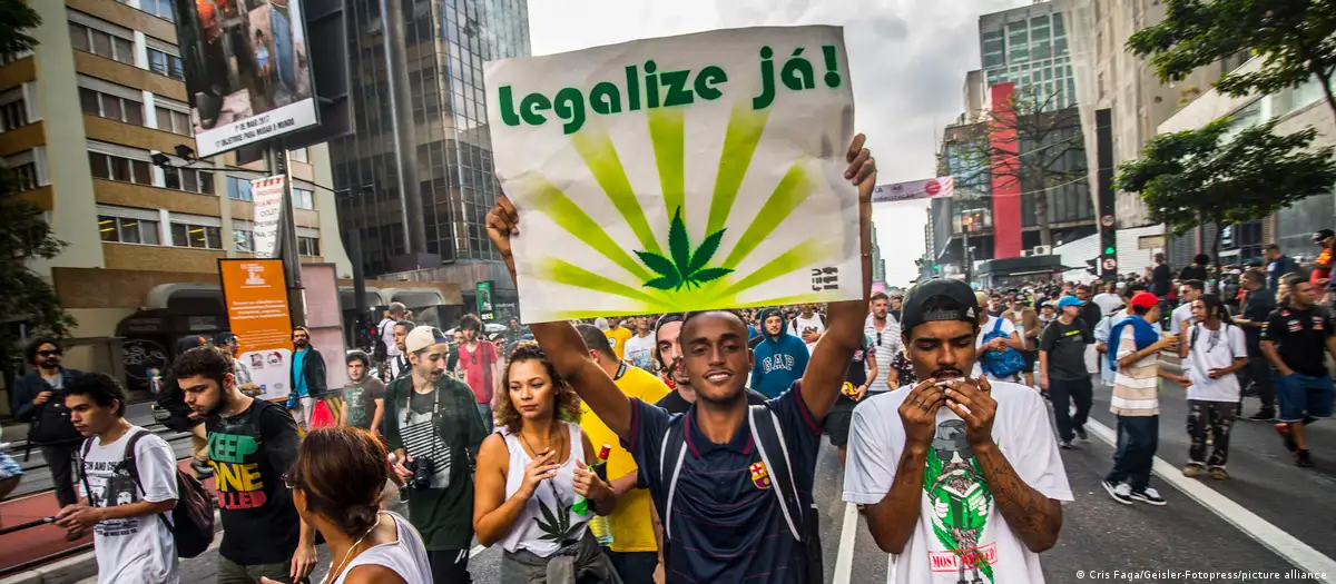 Protesta en Brasil a favor de la legalización de la marihuana. Foto: DW.