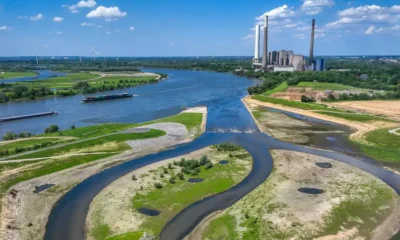 Nueva desembocadura del río Emscher, parte del río Rin, en Renania del Norte Westfalia, Alemania. Protección contra las inundaciones mediante la ampliación del terreno. Imagen: Rupert Oberhäuser/IMAGO