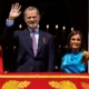 La familia real se asomó por primera vez al completo al balcón del salón del trono del Palacio Real. Imagen: Susana Vera/REUTERS/DW