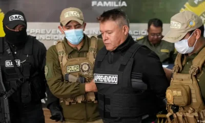 Juan José Zúñiga, siendo trasladado por policías tras el intento de golpe de Estado en Bolivia. Imagen: Juan Karita/AP Photo/picture alliance