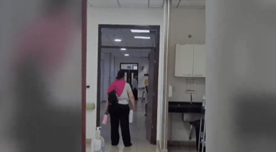 La mujer reclamó a los gritos la no atención de todos los asegurados en Ips Ingavi. Foto:Captura.