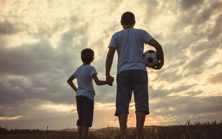 Padre e hijo. Foto: El Universo.