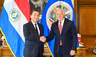 El nuevo embajador paraguayo ante la Organización de Estados Americanos (OEA), Raúl Florentín, junto al secretario general de la citada organización, Luis Almagro. Foto: Gentileza/MRE.