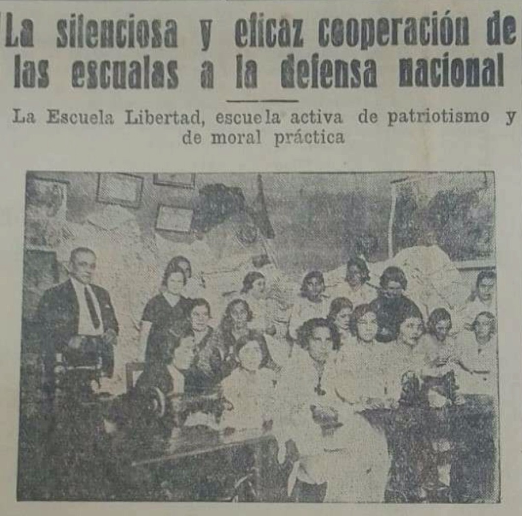 Docentes y alumnas de la Escuela Libertad, en tareas de costura. El título de “Silenciosa pero eficaz”, quizás no haga justicia del todo a la alta visibilidad que tenían las contribuciones escolares. El Diario, 13 de junio de 1934. 