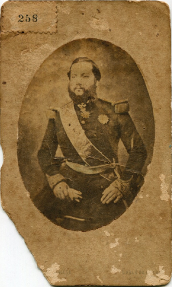 Retrato del Mariscal Francisco Solano López. Fotografía Francesa Inglesa, Gualeguaychú. Cortesía del Museo Julio Marc, Rosario, Santa Fe, Argentina. 