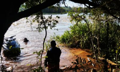 Búsqueda de la niña en el río Monday. Foto: Prefectura Naval.