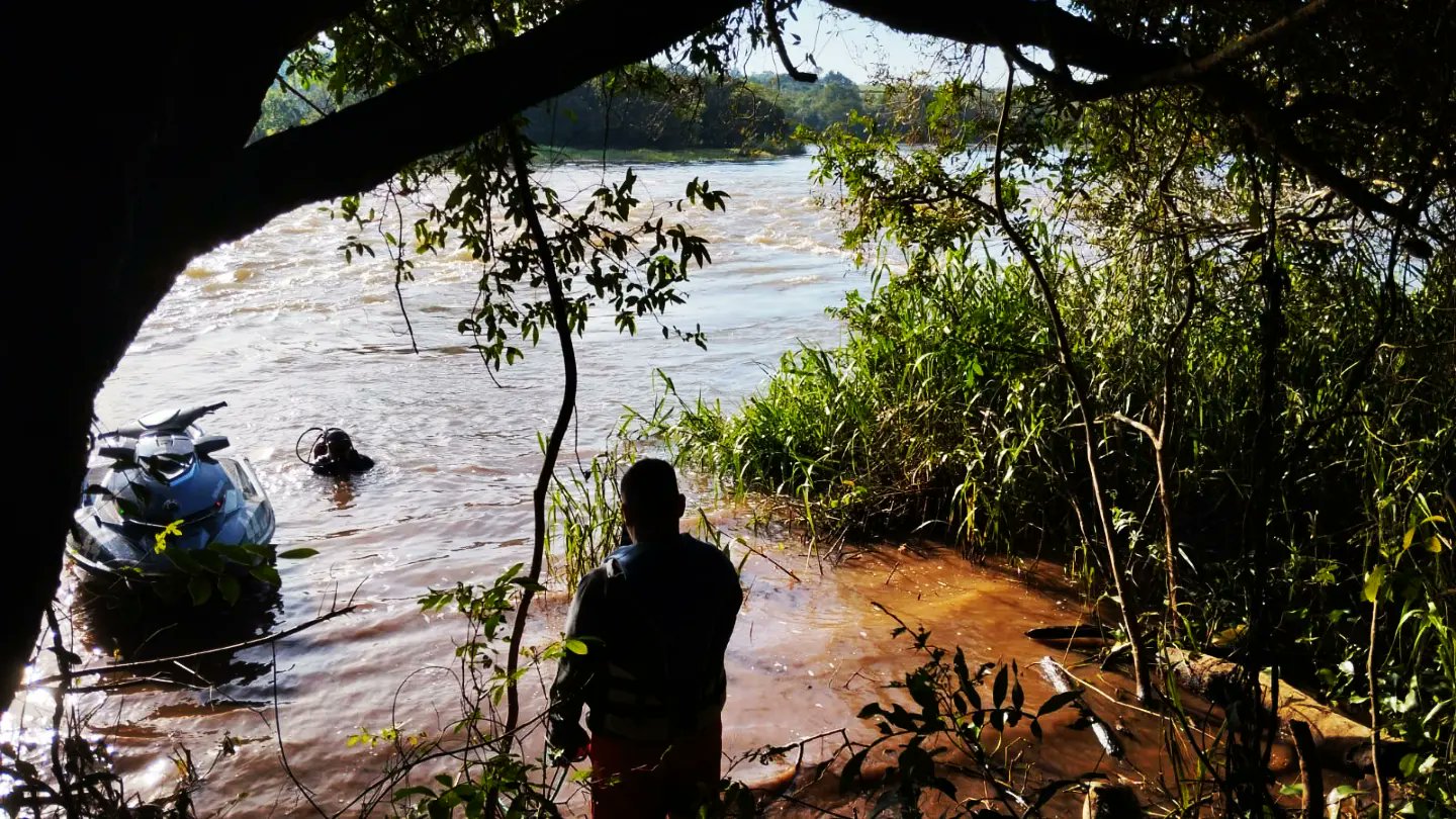 Búsqueda de la niña en el río Monday. Foto: Prefectura Naval.