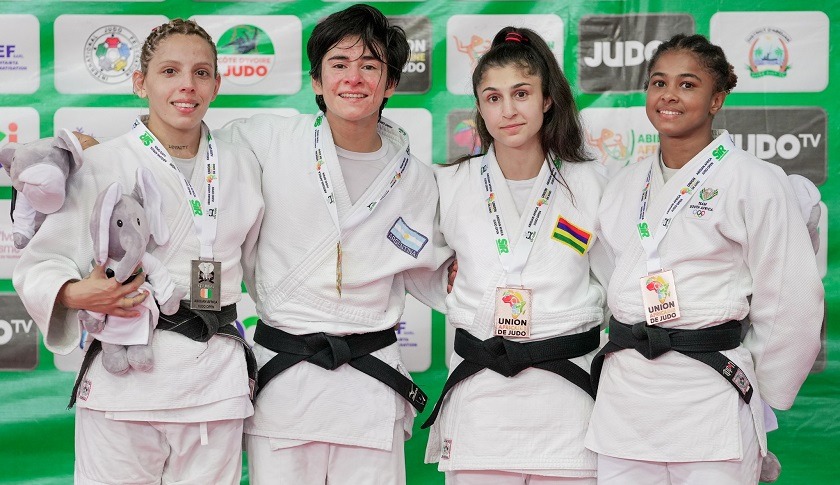 Gabriela Narváez, la primera de izquierda a derecha. Foto: African Judo Union.