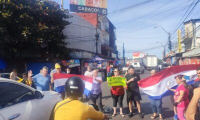 Manifestación de comerciantes del Mercado 4. Foto: Gentileza.