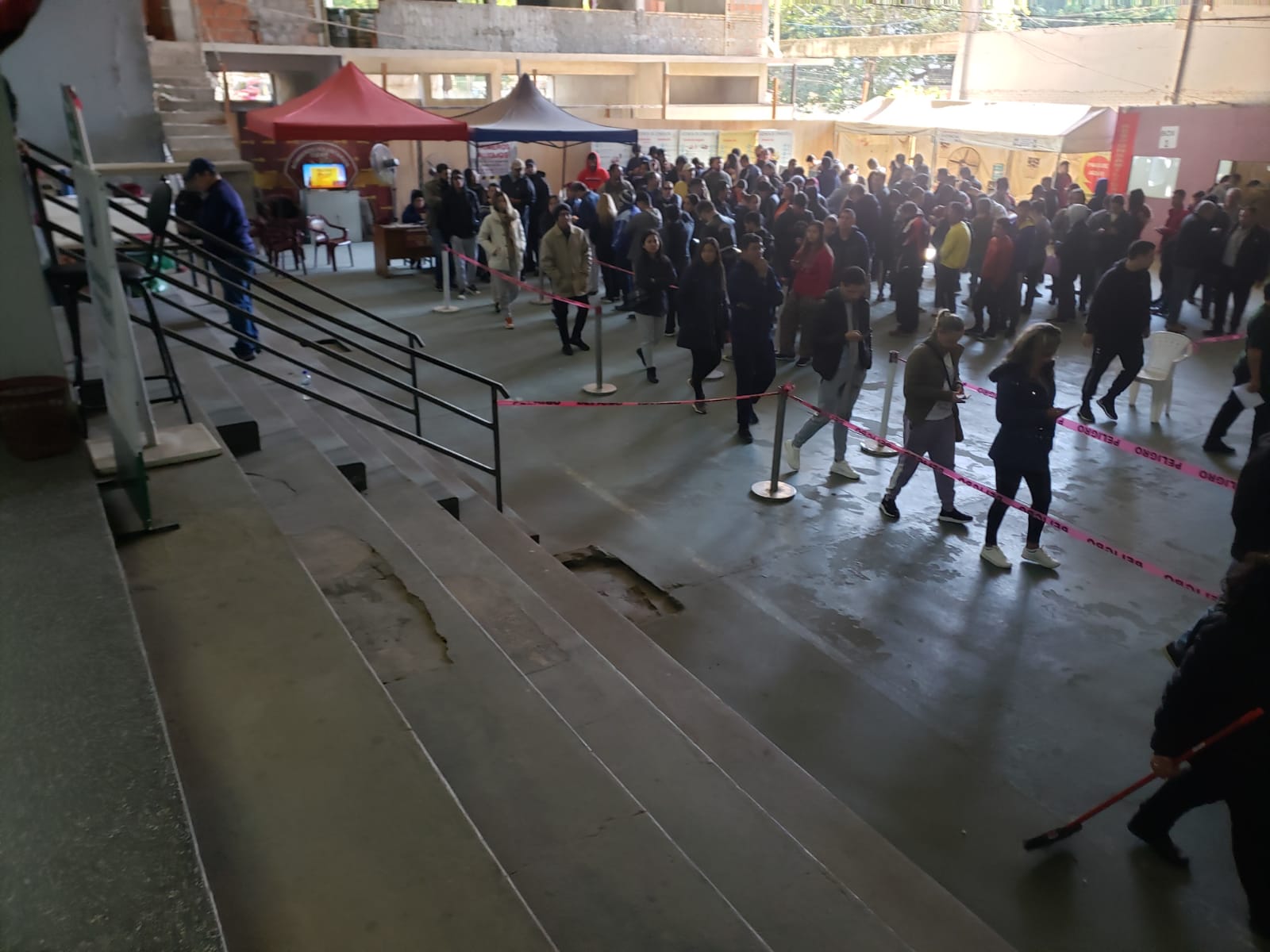 Filas en la Municipalidad de Lambaré. Foto: El Nacional.