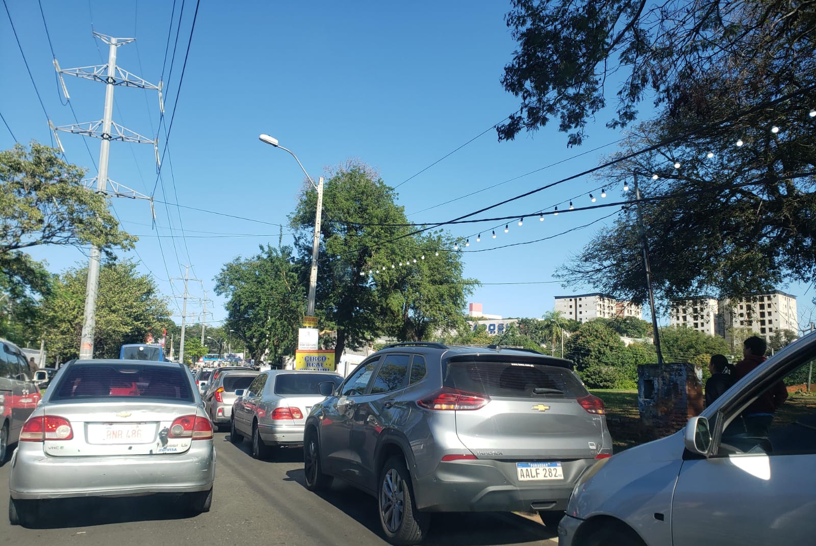 Filas en la Municipalidad de Lambaré. Foto: El Nacional.