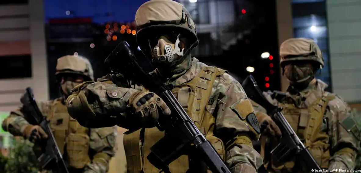 Tropas del Ejército toman la plaza Murillo, donde se encuentra el Congreso y la sede de Gobierno de ese país sudamericano. Foto: DW.