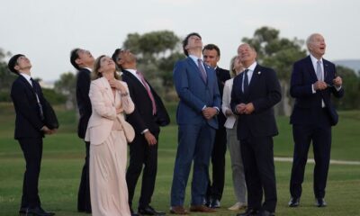 Líderes mundiales del G7 se reúnen para ver un lanzamiento de paracaídas en el Club de Golf San Domenico. Foto: El Universal.