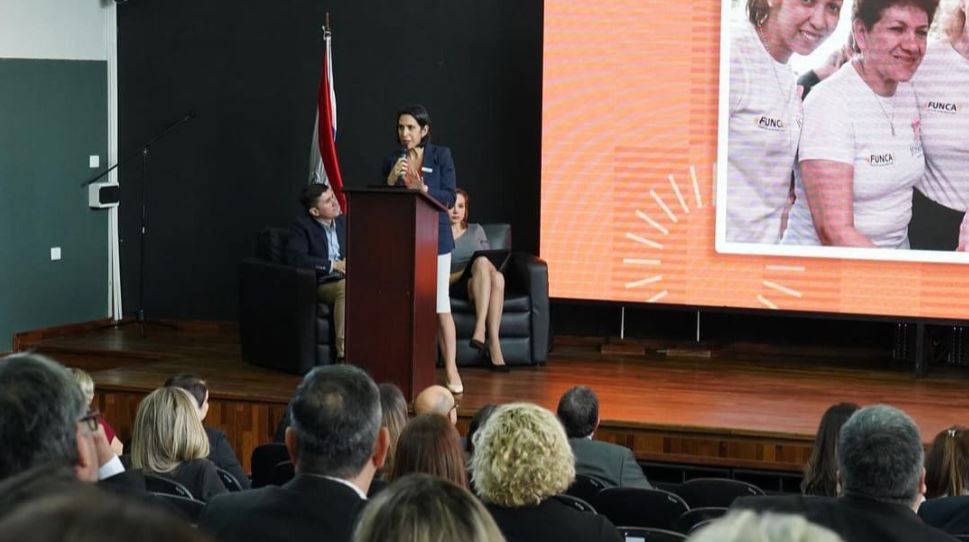 Norah Giménez, directora Ejecutiva de Funca, durante el Foro Nacional de Prevención y Detección Precoz del Cáncer. Foto: Gentileza.