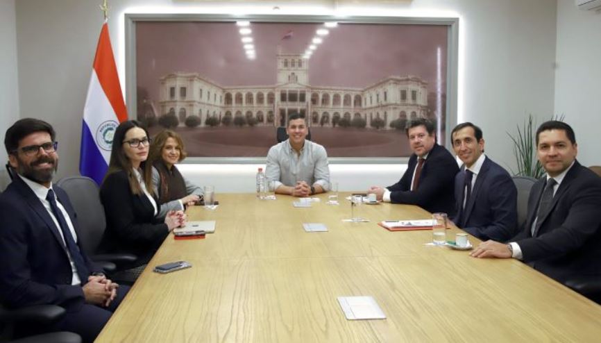 Directivos de la firma Adium Pharma se reunieron con el presidente de la República, Santigo Peña. Foto: Presidencia.