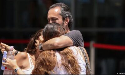 Familiares de rehenes liberados llegan al hospital de Tel Hashomer (Sheba). Foto: DW.