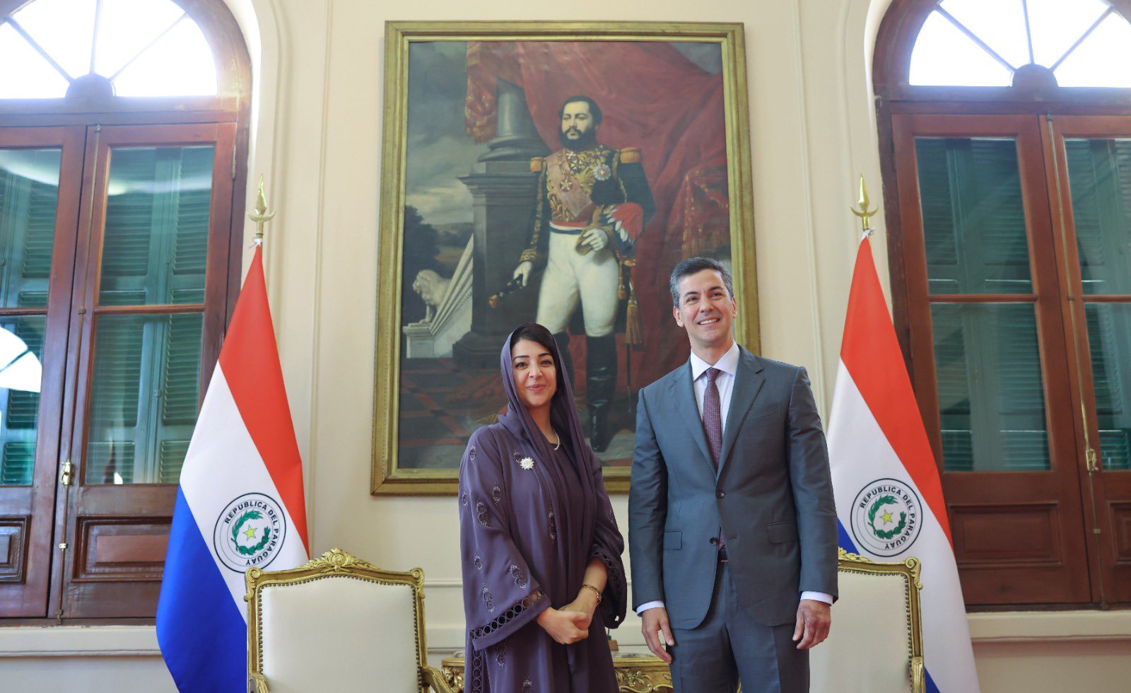 Santiago Peña recibió a la ministra de Estado, Reem Al Hashimy. Foto: Gentileza.