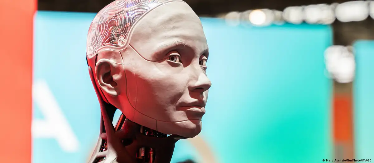 Los científicos chinos ven su tecnología de cerebro en chip como clave para desarrollar una inteligencia híbrida humano-robot. Foto de referencia del Mobile World Congress 2024 en Barcelona. Imagen: Marc Asensio/NurPhoto/IMAGO