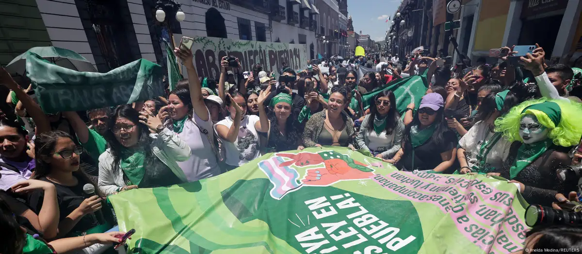 México: el conservador estado de Puebla se ha convertido en la décimocuarta entidad federativa en legalizar el aborto hasta las 12 semanas de gestación. Imagen: Imelda Medina/REUTERS/DW