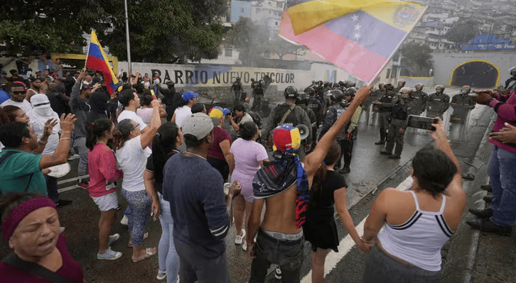 Protesta contra los resultados de las elecciones en Venezuela. Foto: Infobae.