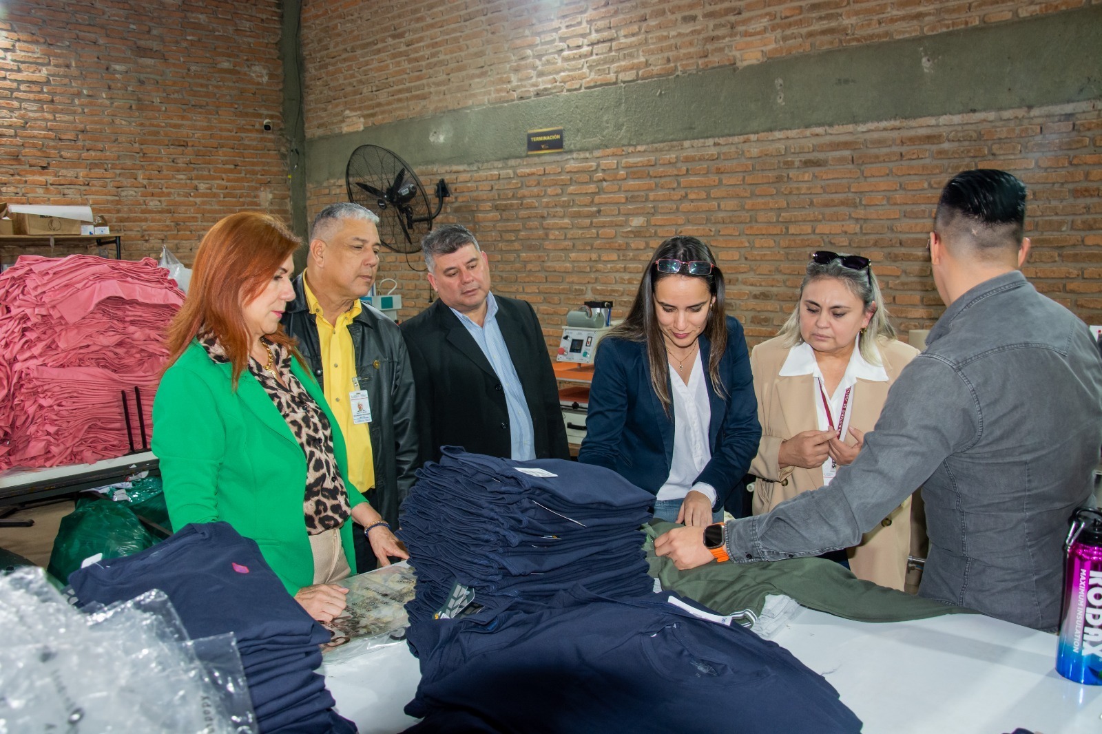 Piero Jeans en una marca dominante de ropas masculina y femenina que nació en Paraguay posicionada en el mercado de Ciudad del Este. Foto: MJ.