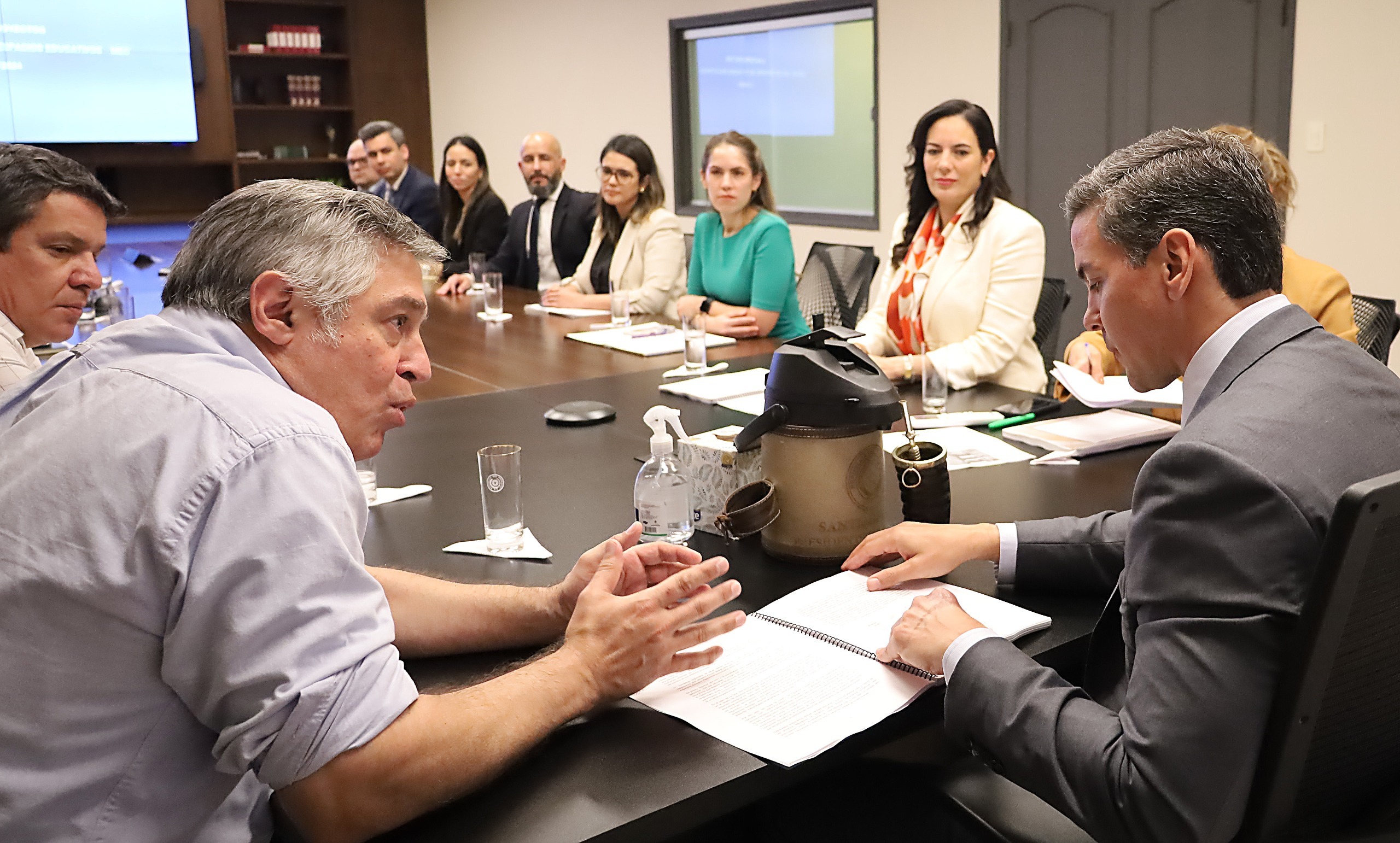 Reunión de autoridades con el presidente de la República Santiago Peña. Foto: Gentileza.