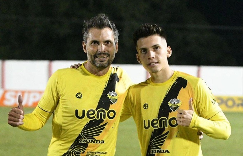 Luis Vidal (izq.) y Thiago Vidal (der.). Padre e hijo que anotaron en un mismo partido de la Copa Paraguay. Foto: Gentileza.