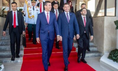 El presidente Santiago Peña y el vicepresidente Pedro Alliana en el Espigón Presidencial. Foto: Gentileza.