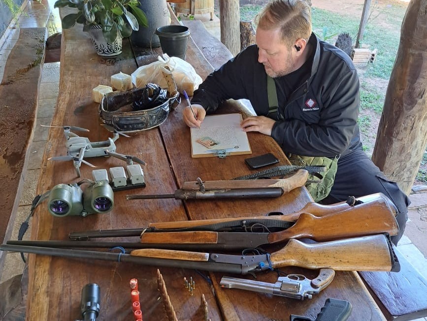 Doble homicidio: incautan de potentes armas durante allanamiento en Ypejhú. Foto: Ministerio Público.