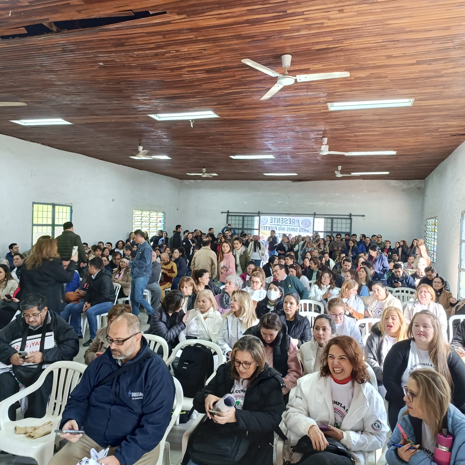 Médicos sindicalistas en última asamblea. Foto: Gentileza.