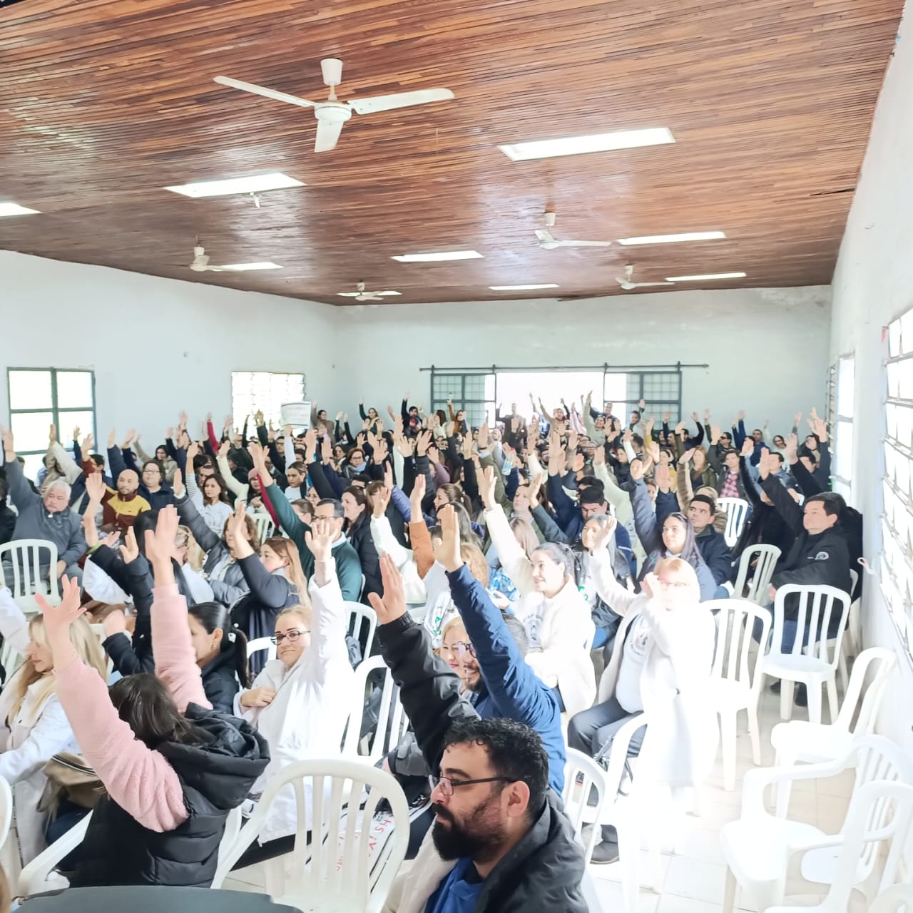 Médicos sindicalistas en última asamblea. Foto: Gentileza.