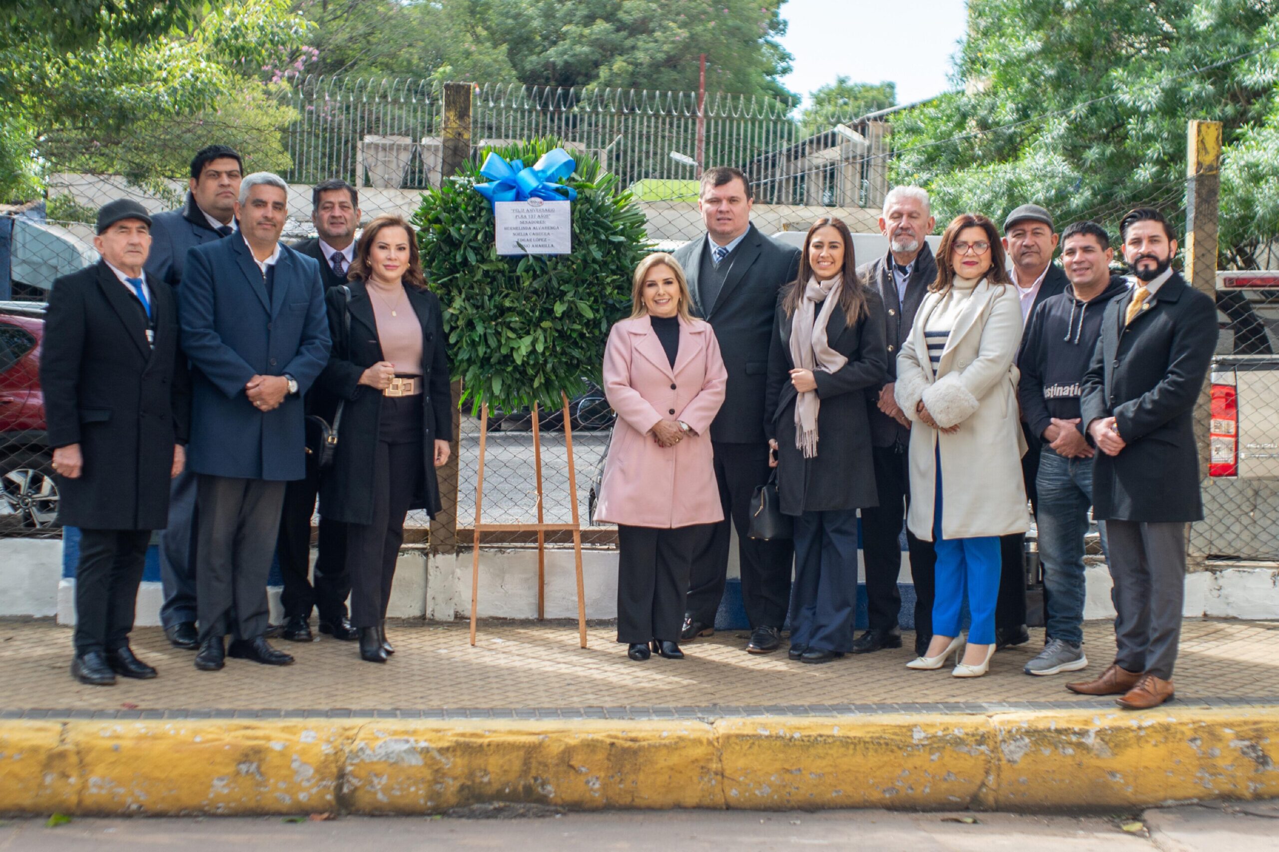 Senadores rinden homenaje a fundadores del Centro Democrático. Foto: Gentileza.