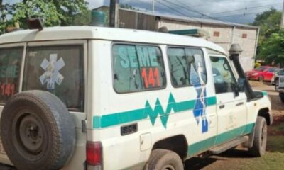 Ambulancia abandonada por el chofer que quedó detenido. Foto: Radio Ñandutí.