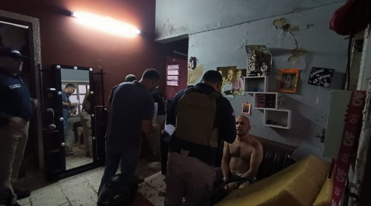 Apoyo logístico de una banda de asaltantes fue detenido este jueves tras un allanamiento realizado en una vivienda de Asunción. Foto: Gentileza.