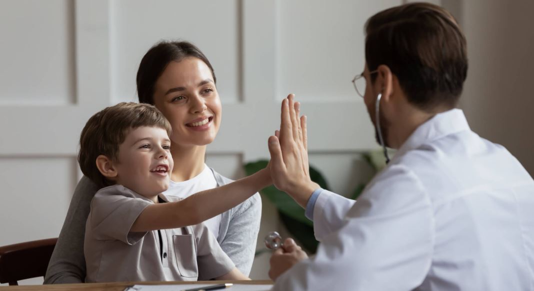 Los primeros años de vida del niño son cruciales para su desarrollo cerebral y su salud. Foto: Genfar