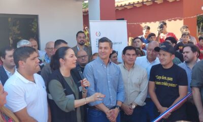 El presidente Santiago Peña junto a la ministra de Obra Püblicas. Foto: MOPC.