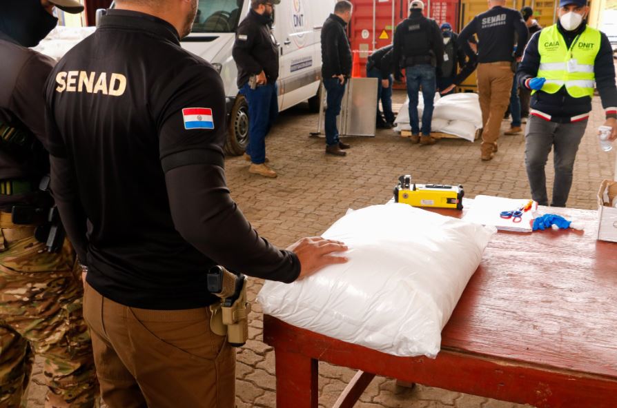 Unos mil kilos de cocaína que iban a ser enviados al puerto de Amberes, Bélgica. Foto: SENAD.