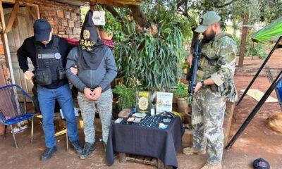 La presencia de los agentes en el lugar, sirvió para la incautación de 36 dosis de crack y porciones de marihuana además del revólver calibre 22. Foto: Senad.