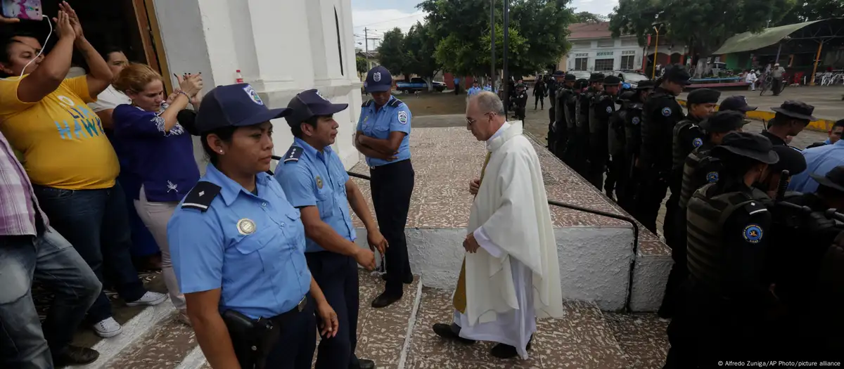 Las relaciones del Gobierno de Ortega y la Iglesia católica viven momentos de gran tensión, caracterizadas por la expulsión y encarcelamiento de sacerdotes, la prohibición de actividades religiosas, y la suspensión de sus relaciones diplomáticas. (Archivo 14.011.2019) Imagen: Alfredo Zuniga/AP Photo/picture alliance