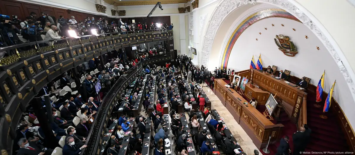 Parlamento de Venezuela, dominado por el chavismo. Imagen: Matias Delacroix/AP Photo/picture alliance